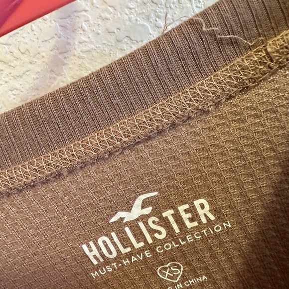 NWOT brown Hollister crop top - Picture 3 of 5